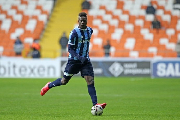 巴洛特利在AC米兰的表现备受赞誉 巴洛特利在AC米兰的表现备受赞誉