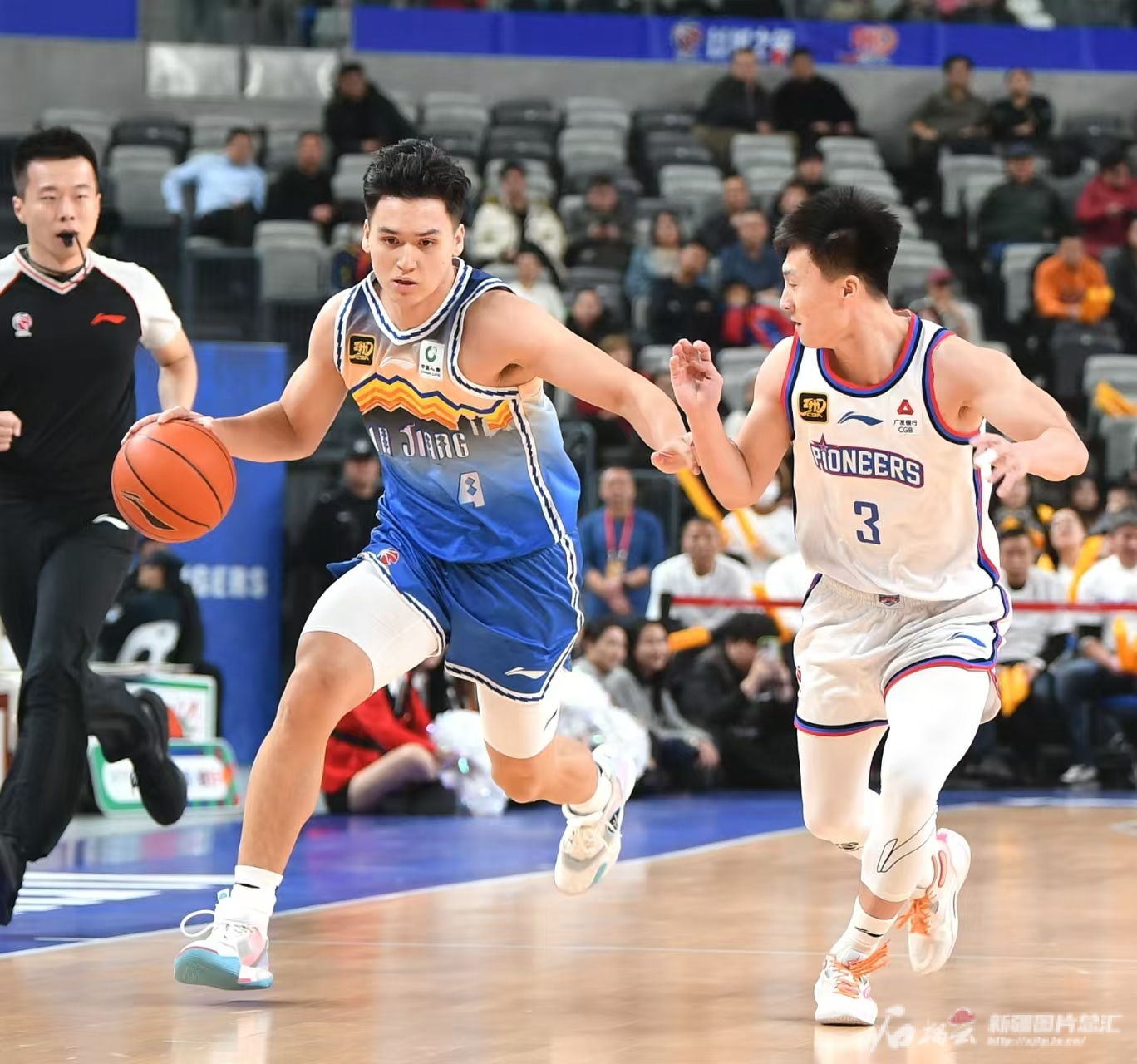 河南男篮主场战胜新疆队,豪取胜利 河南男篮主场战胜新疆队,豪取胜利