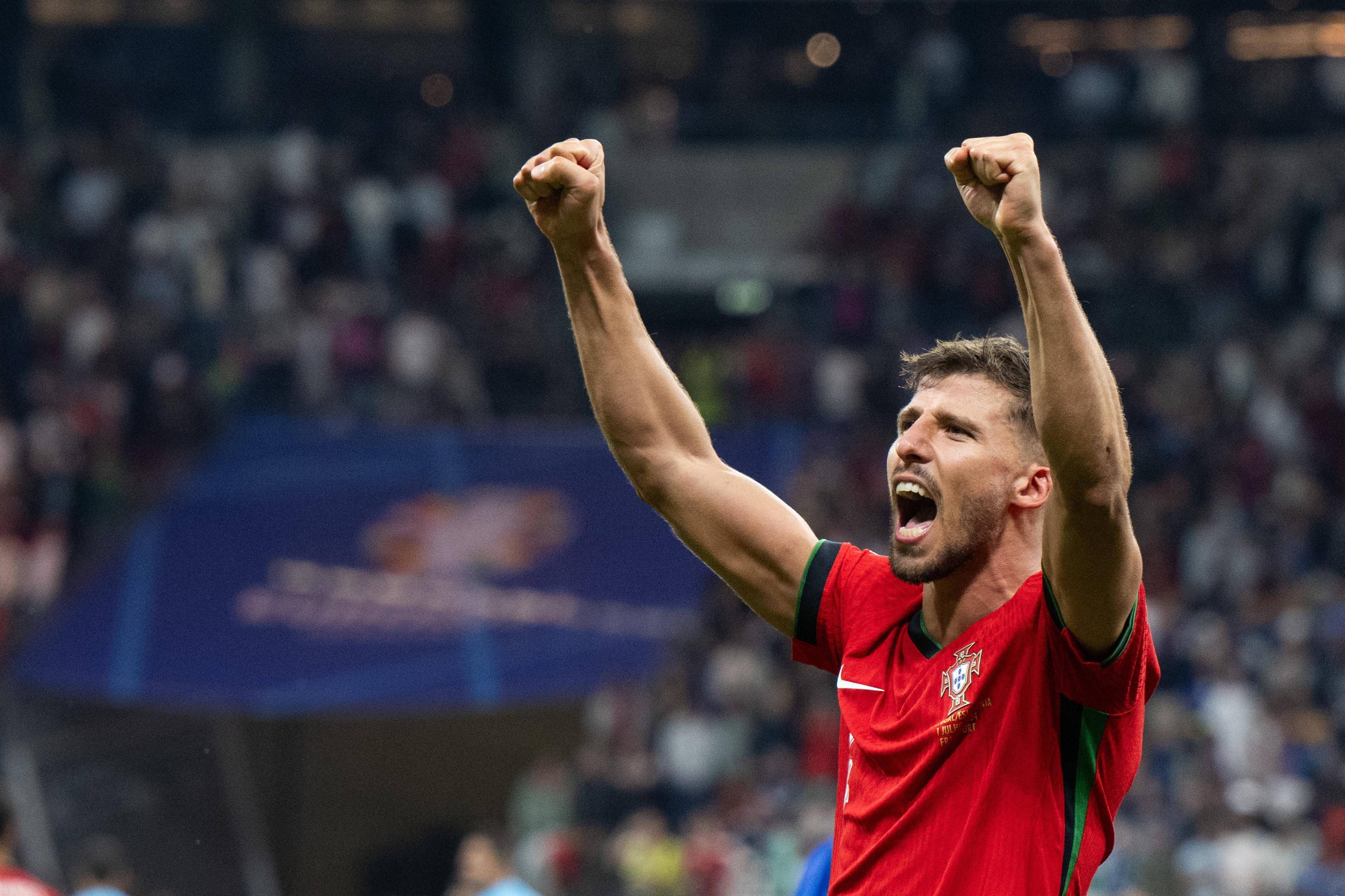 葡萄牙大破法国,确保欧洲杯淘汰赛资格 葡萄牙大破法国,确保欧洲杯淘汰赛资格