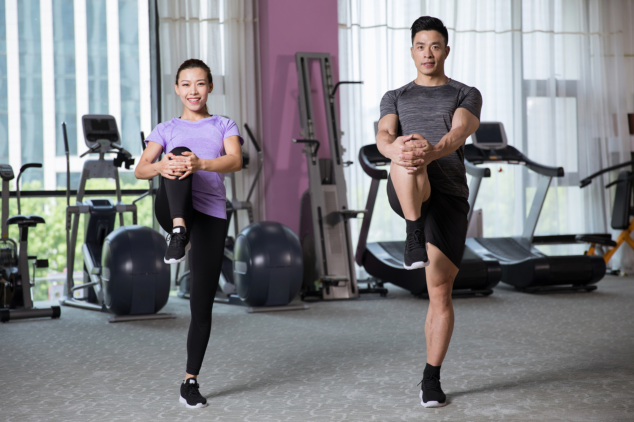 体操比赛飞身搏击,飘过呼啸冠军跑 体操比赛飞身搏击,飘过呼啸冠军跑