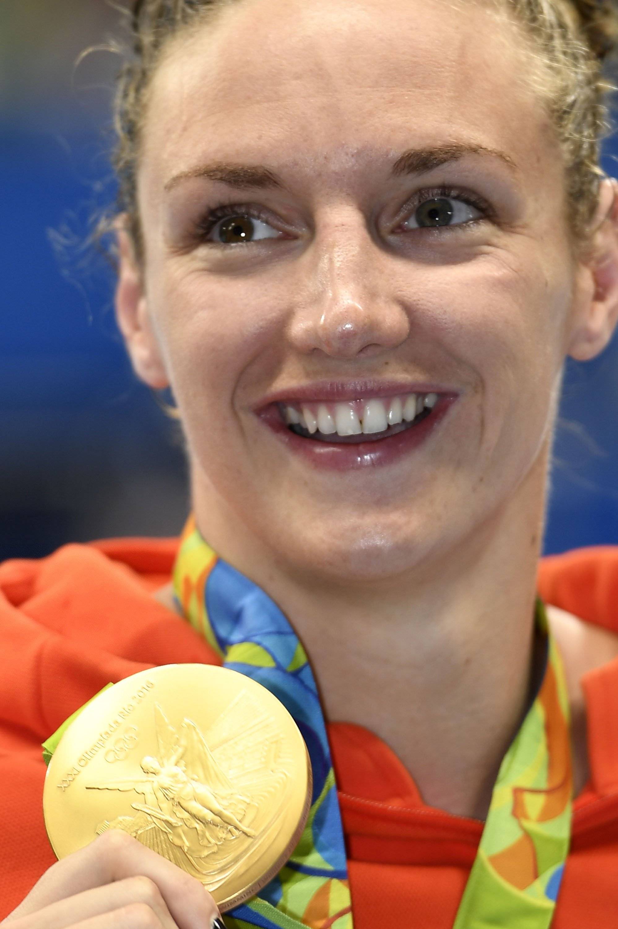 南非游泳选手再登颁奖台,实现梦想 南非游泳选手再登颁奖台,实现梦想