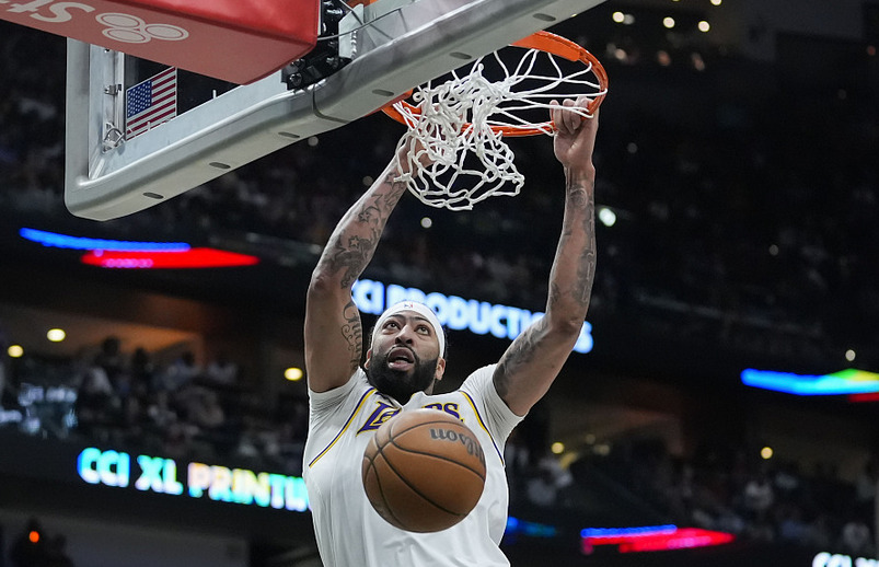 鹈鹕关键时刻发挥出色,战胜劲敌迈向成功 鹈鹕关键时刻发挥出色,战胜劲敌迈向成功