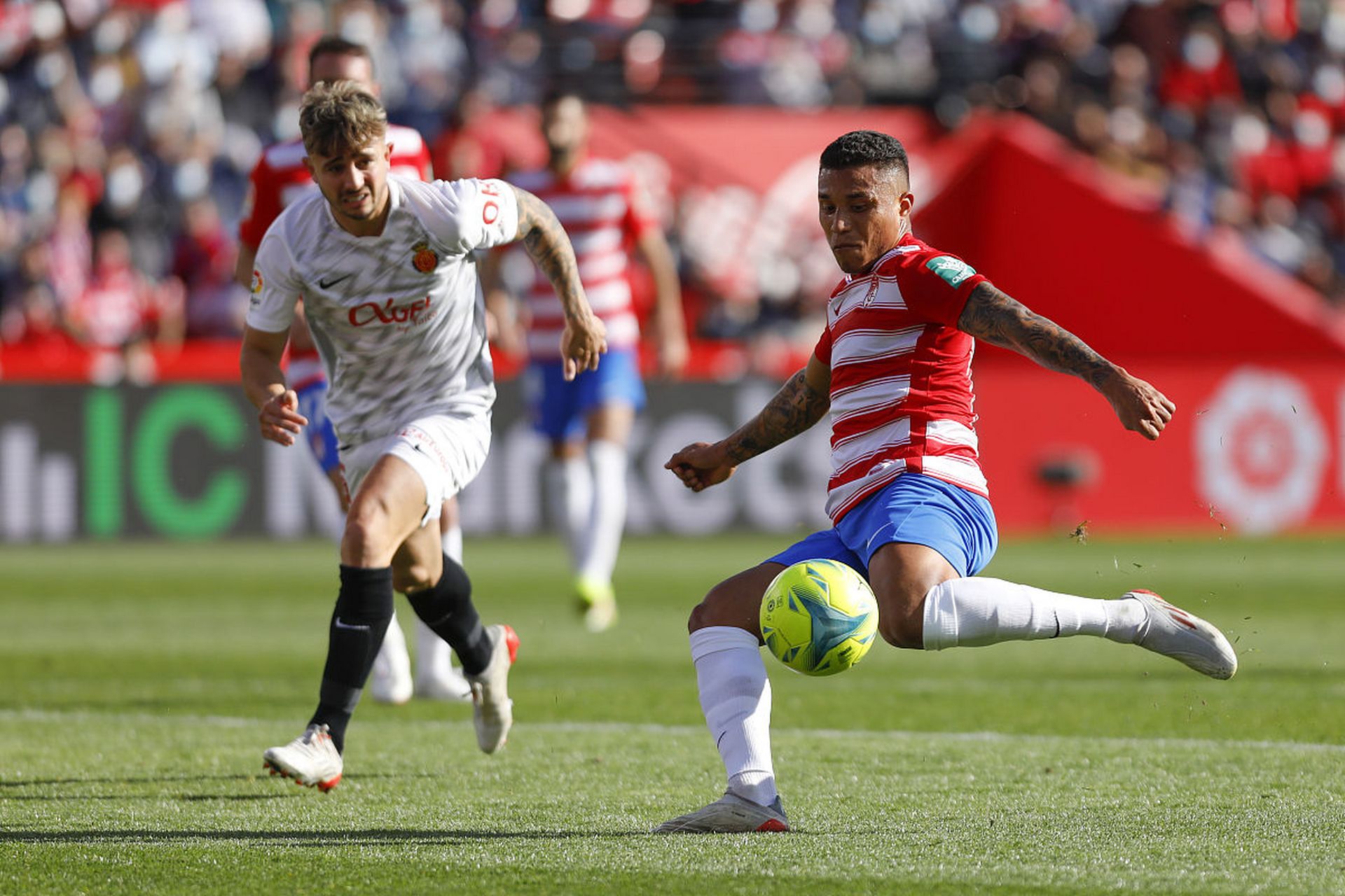 比利亚雷亚尔客场抢分,实现连胜 比利亚雷亚尔客场抢分,实现连胜