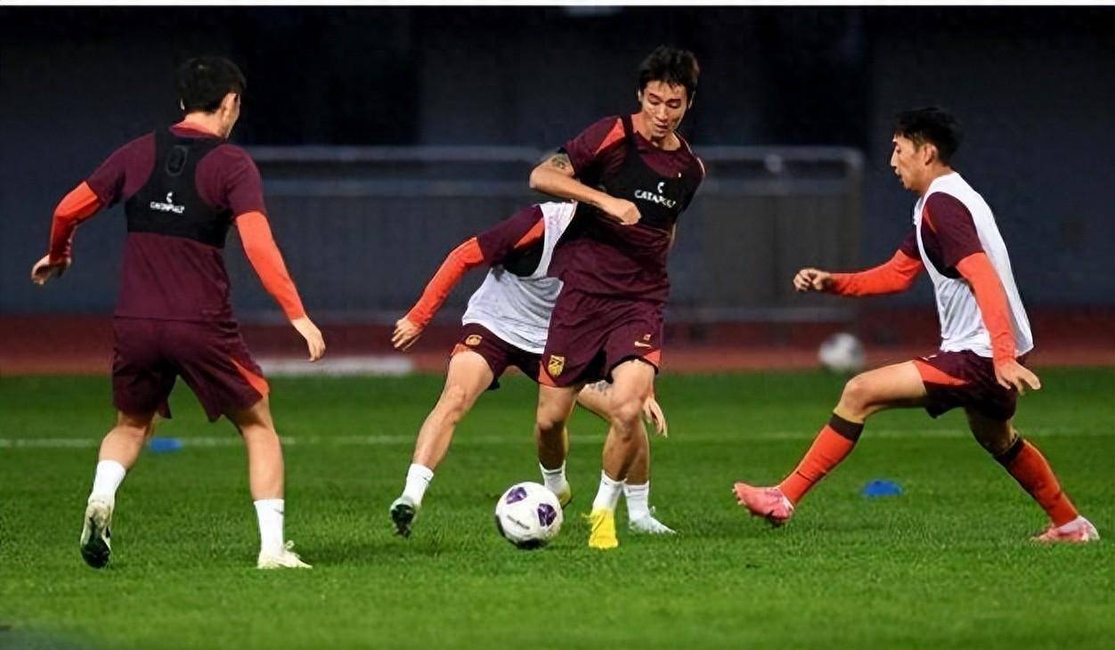 东南亚球员坚守防线,帮球队取胜 东南亚球员坚守防线,帮球队取胜