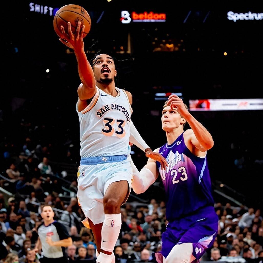 马刺逆转战胜尼克斯,德罗赞贡献全场最高得分 马刺逆转战胜尼克斯,德罗赞贡献全场最高得分