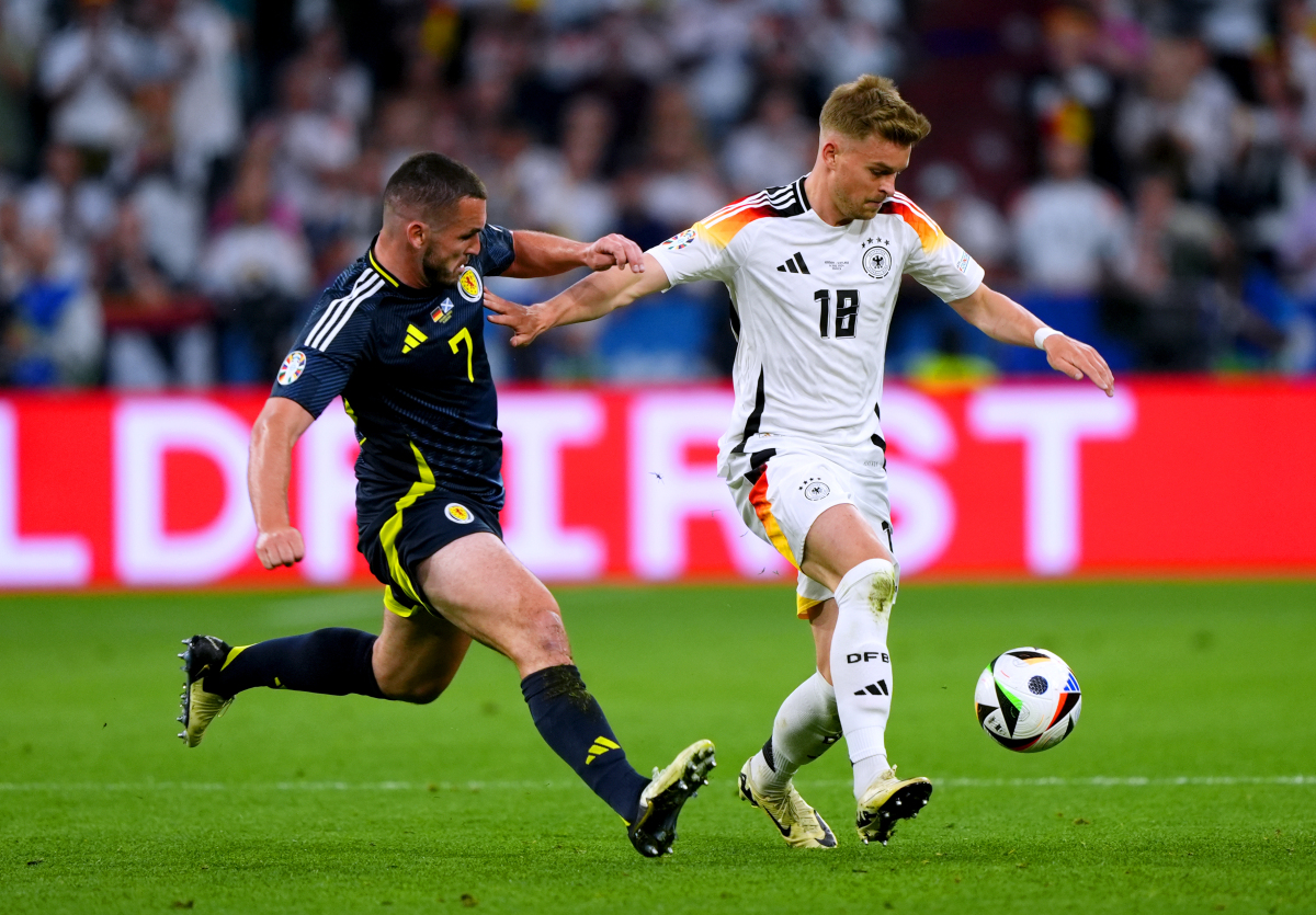 波兰全取三分,中场创造进球机会锁定胜局 波兰全取三分,中场创造进球机会锁定胜局