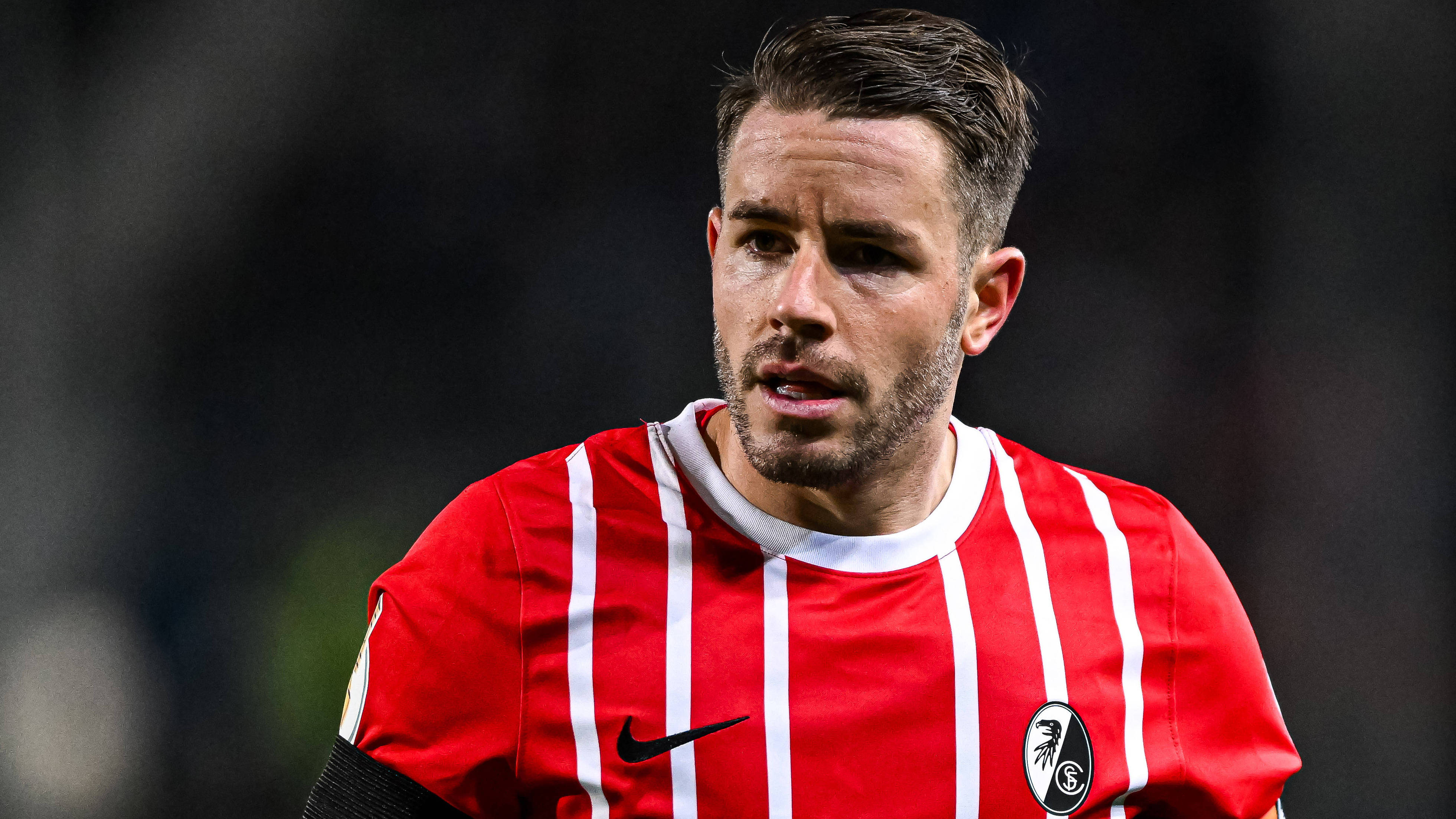 法兰克福客场逼平对手,争夺欧战资格 法兰克福客场逼平对手,争夺欧战资格