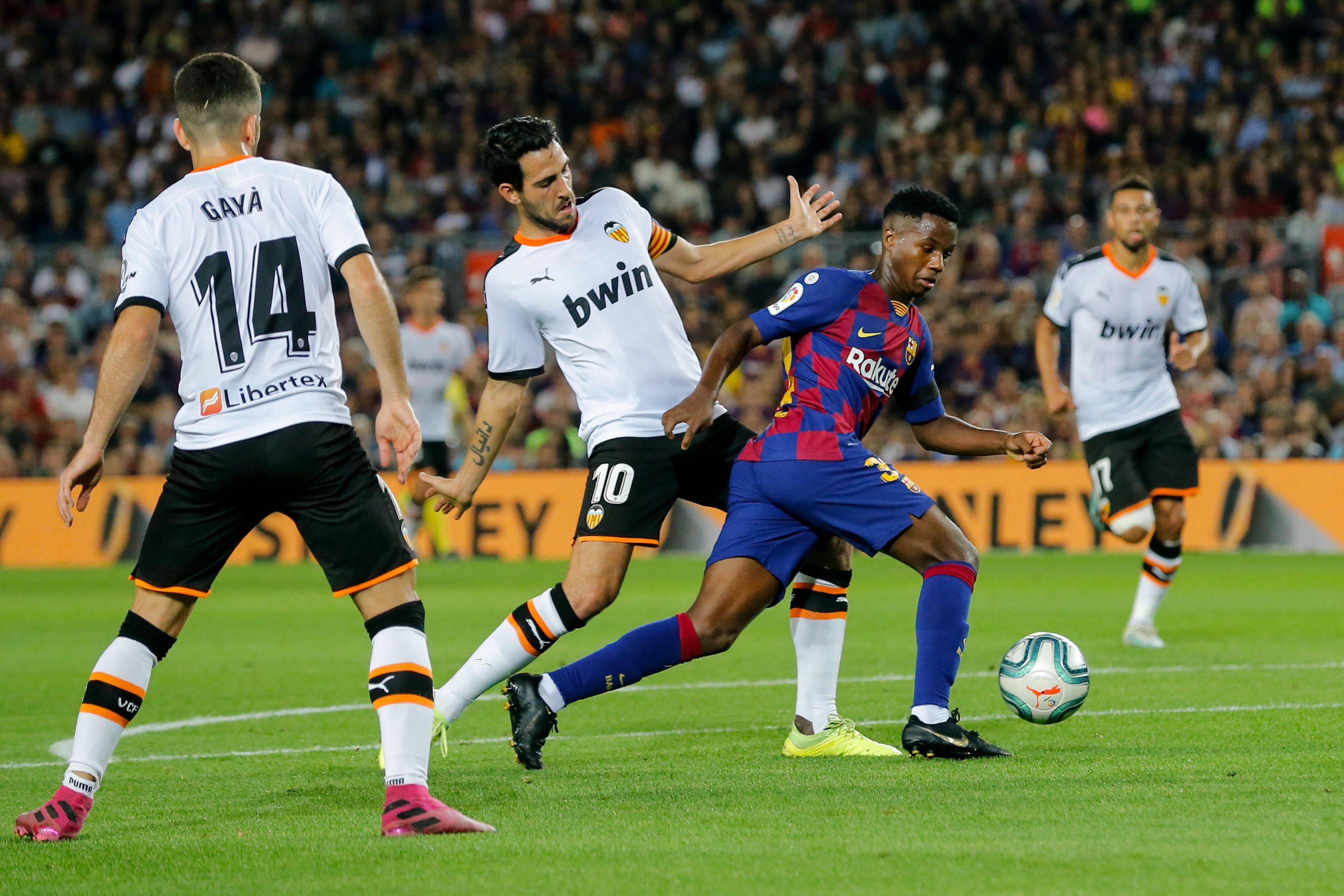 星空体育官网-足球赛场精彩纷呈,哪支队伍表现最出色?