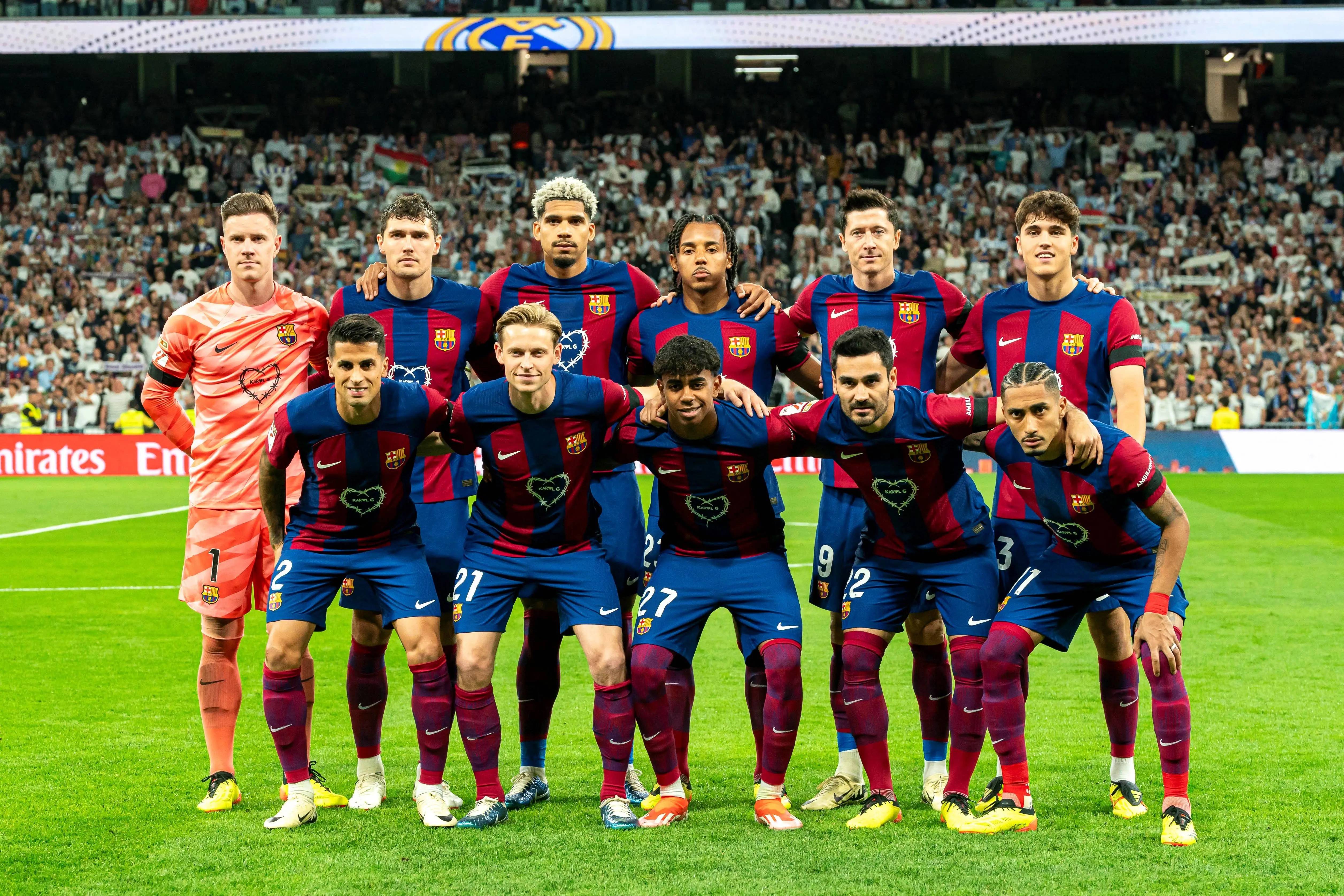 星空体育官网-足球赛场精彩纷呈,哪支队伍表现最出色?